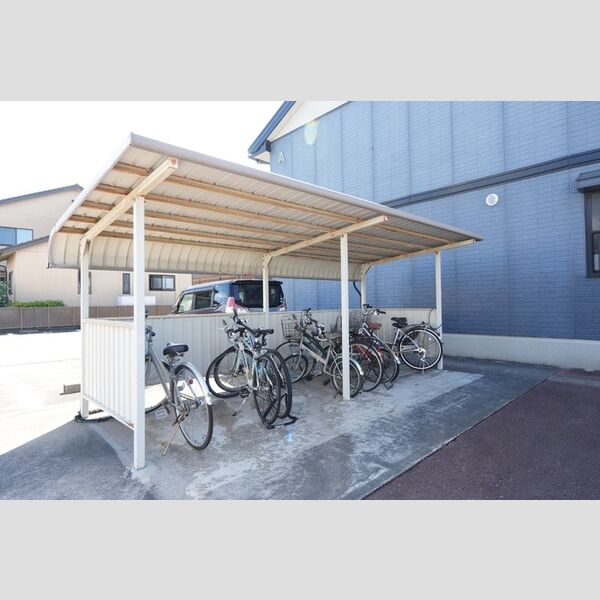 現地周辺 (駐輪場)