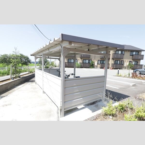 現地周辺 (駐輪場)