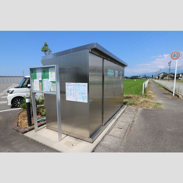 現地周辺 (ゴミ箱)