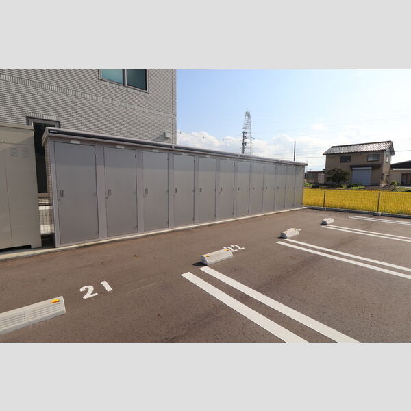 現地周辺 (トランクルーム)