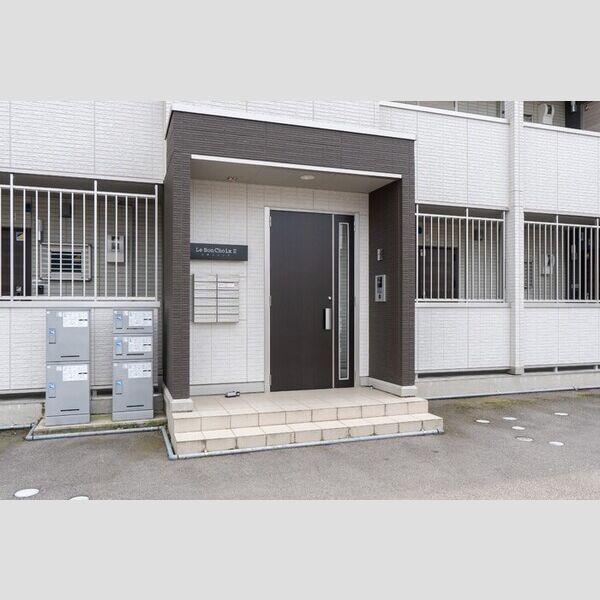エントランス (エントランス)