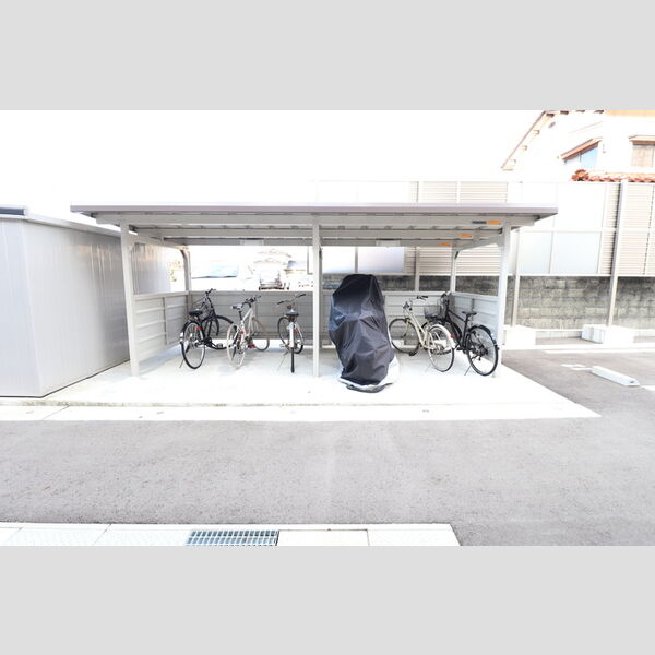 現地周辺 (駐輪場)