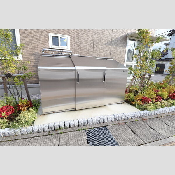 現地周辺 (ごみBOX)