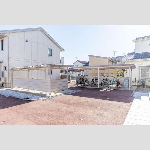 現地周辺 (駐輪場)