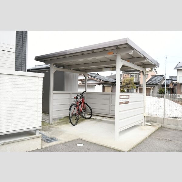 現地周辺 (駐輪場)