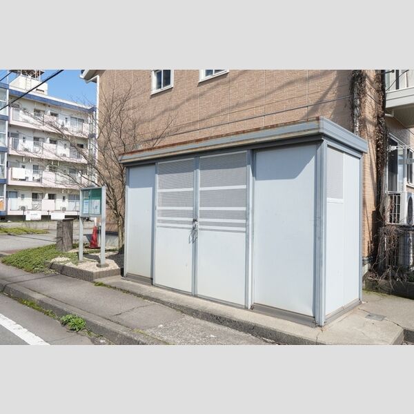 現地周辺 (ゴミ置場)