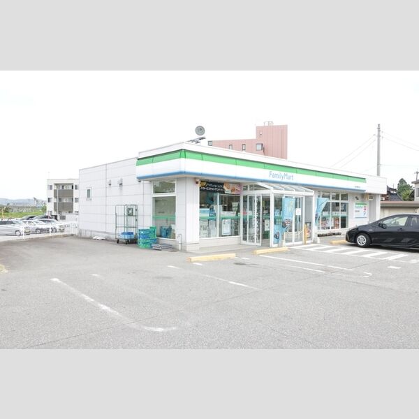 現地周辺 (ファミリーマート 富山黒瀬北町店)