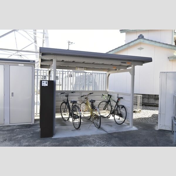 現地周辺 (駐輪場)