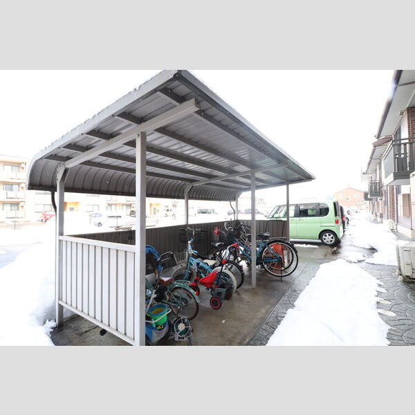 現地周辺 (駐輪場)