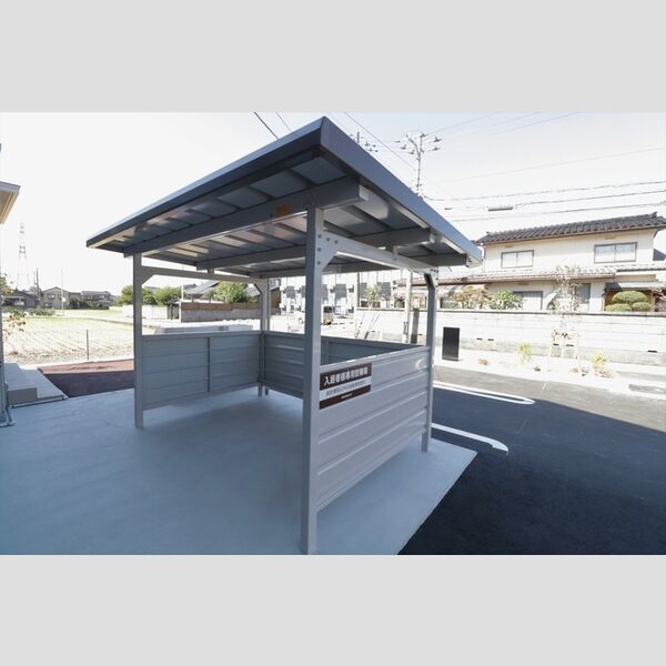 現地周辺 (駐輪場)