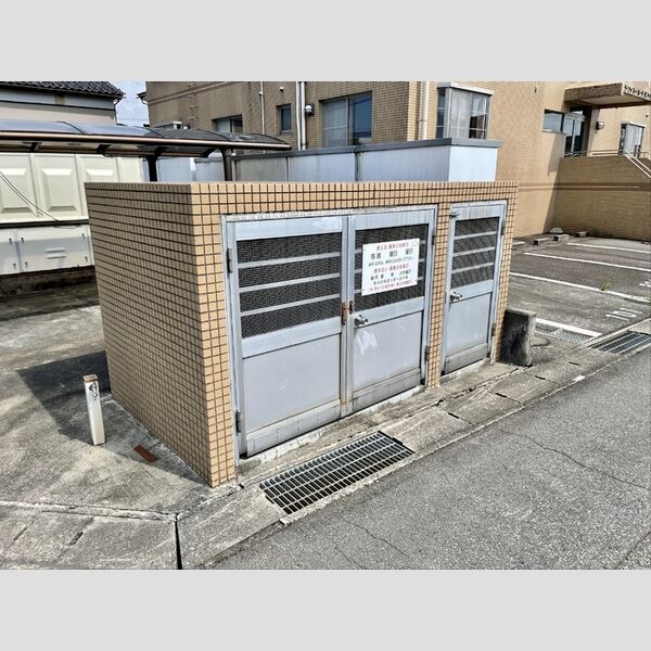 現地周辺 (ゴミBOX)