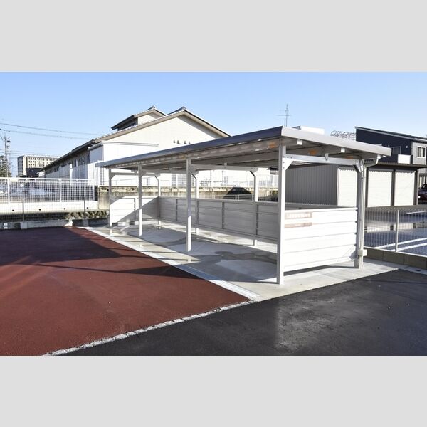 現地周辺 (駐輪場)