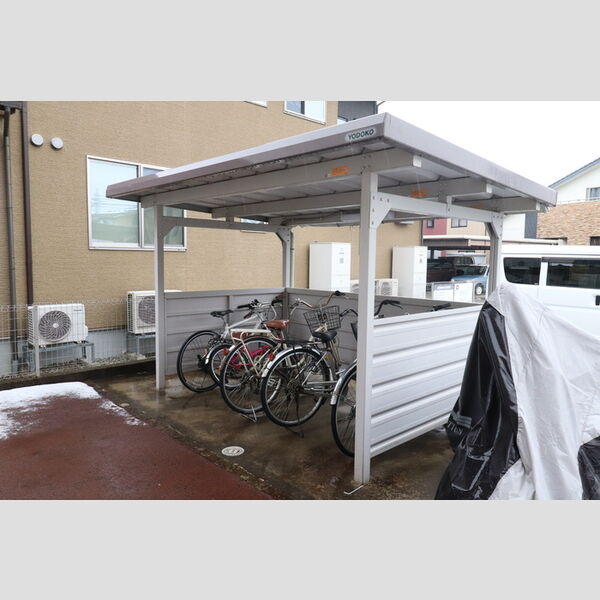 現地周辺 (駐輪場)