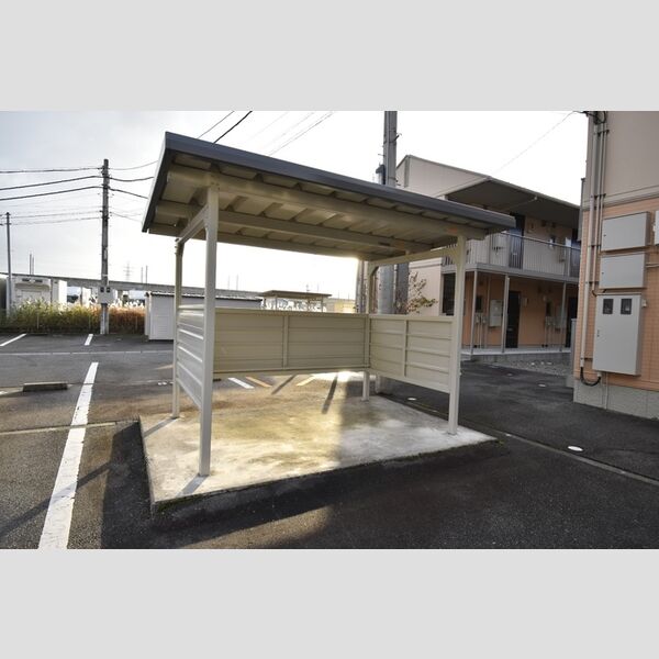 現地周辺 (駐輪場)