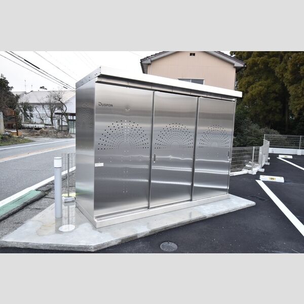 現地周辺 (ゴミボックス)