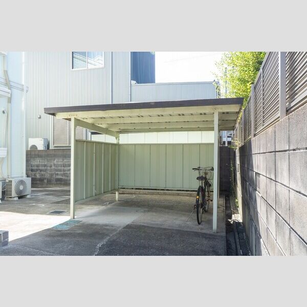 現地周辺 (駐輪場)