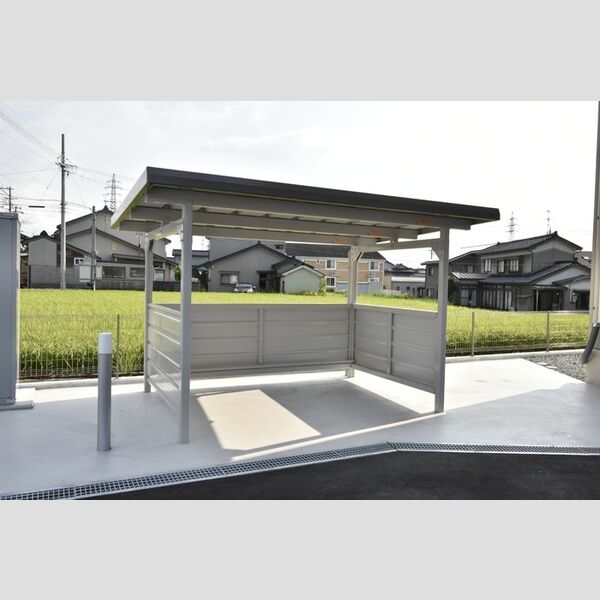 現地周辺 (駐輪場)