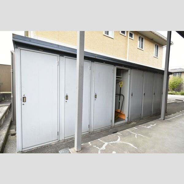 現地周辺 (物置)