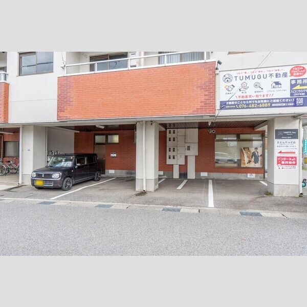 駐車場 (駐車場)