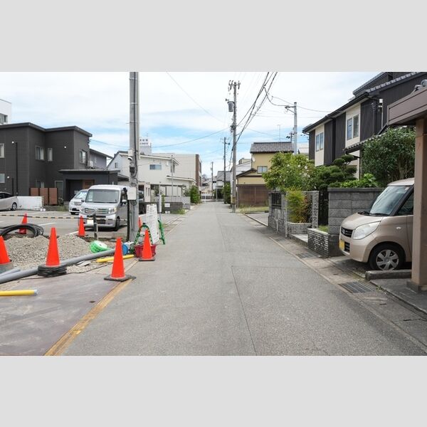 現地周辺 (前面道路)