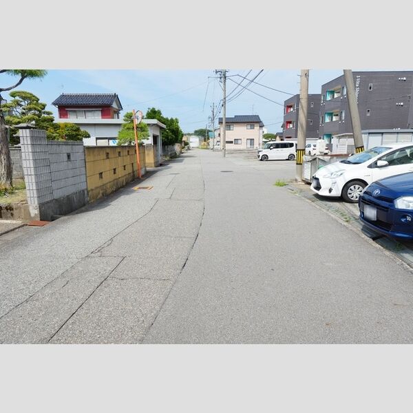 現地周辺 (前面道路)