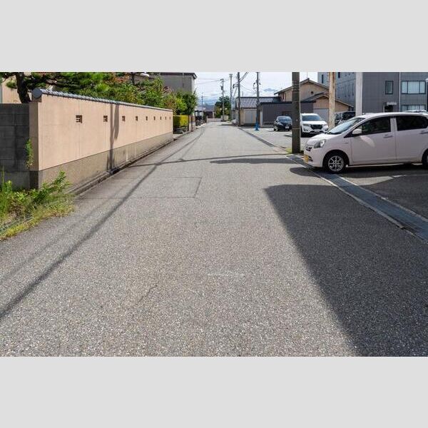 現地周辺 (前面道路)