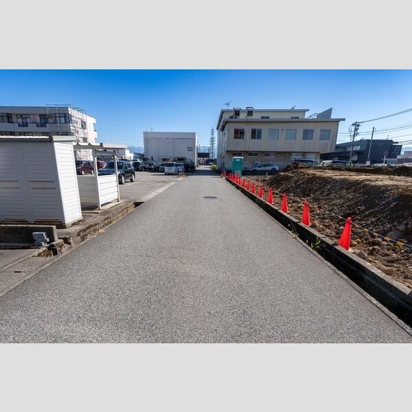 現地周辺 (前面道路)