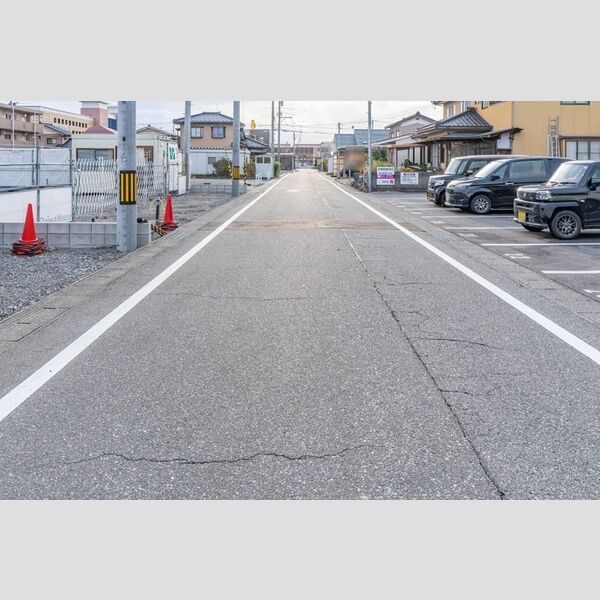 現地周辺 (前面道路)