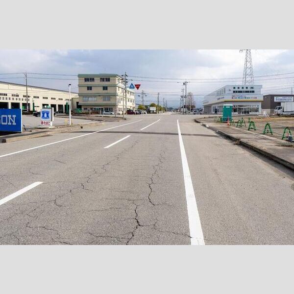 現地周辺 (前面道路)