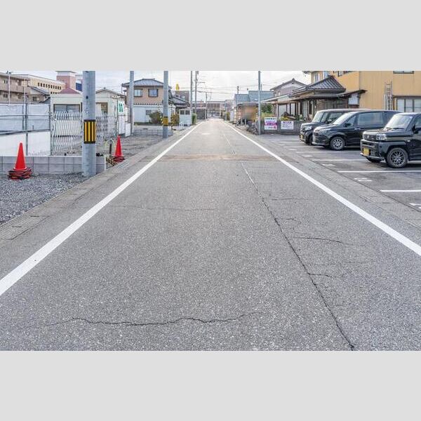 現地周辺 (前面道路)