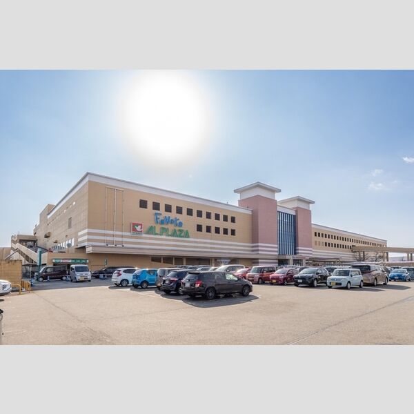 現地周辺 (カルディコーヒーファームファボーレ富山店まで500m)