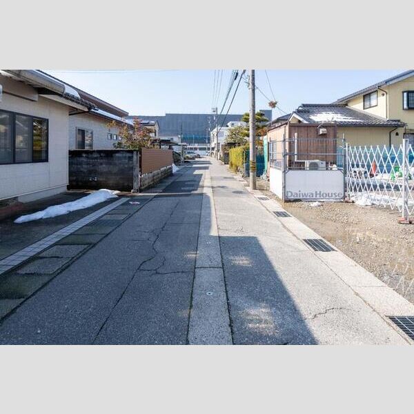 現地周辺 (前面道路)