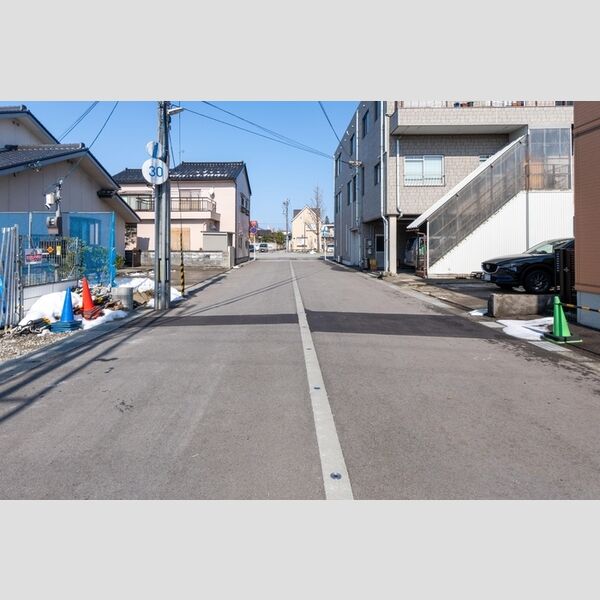 現地周辺 (前面道路)
