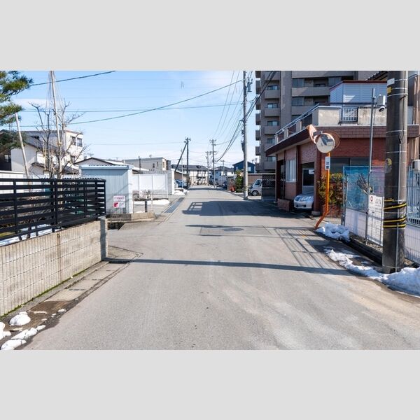現地周辺 (前面道路)