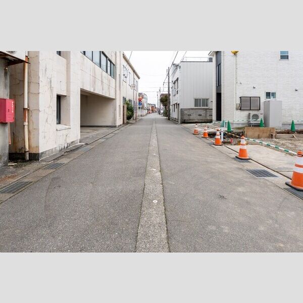 現地周辺 (前面道路)