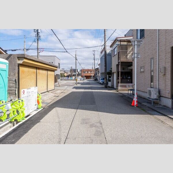 現地周辺 (前面道路)