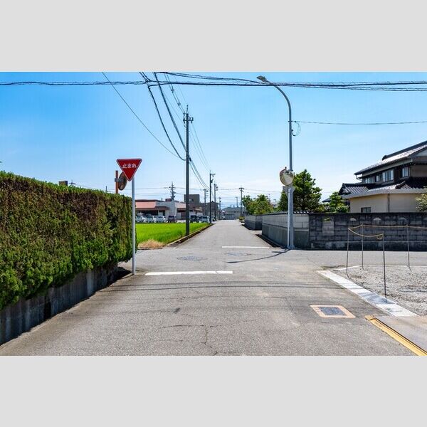 現地周辺 (前面道路)
