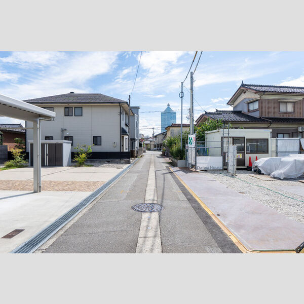 現地周辺 (前面道路)