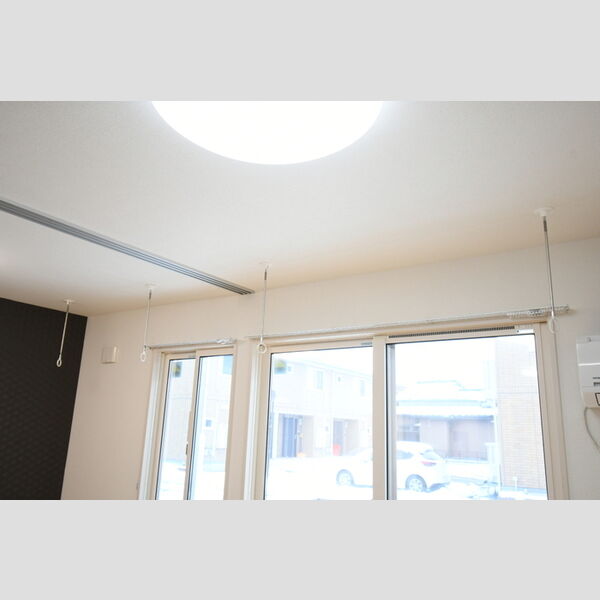 その他 (102・室内物干し金具)