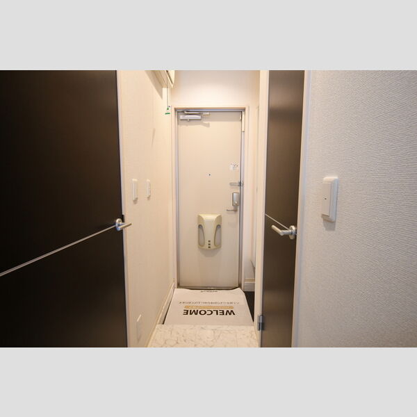 玄関 (102・玄関)