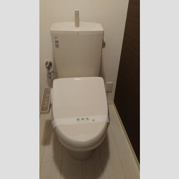 トイレ (トイレ)