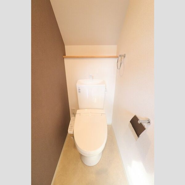 トイレ (トイレ)