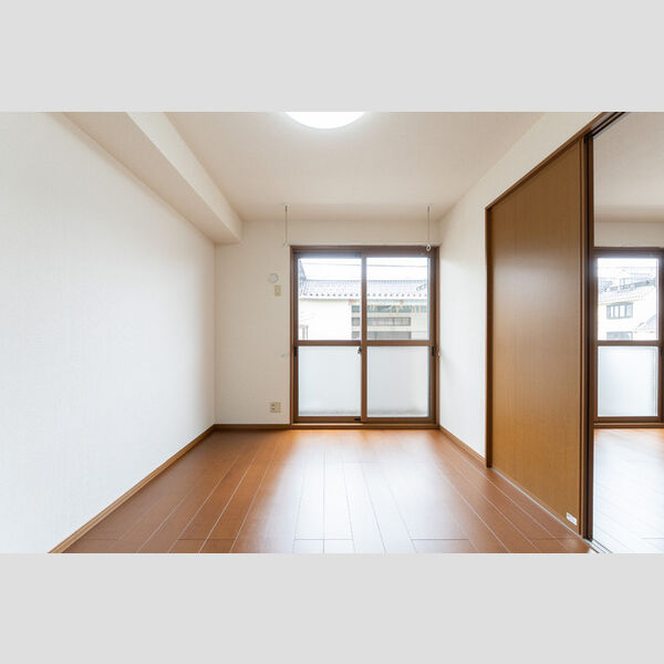 その他 (南側洋室)