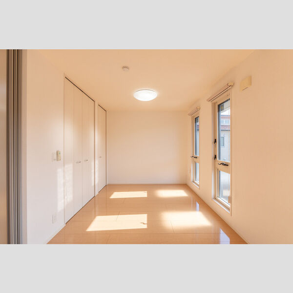 その他 (南側洋室)