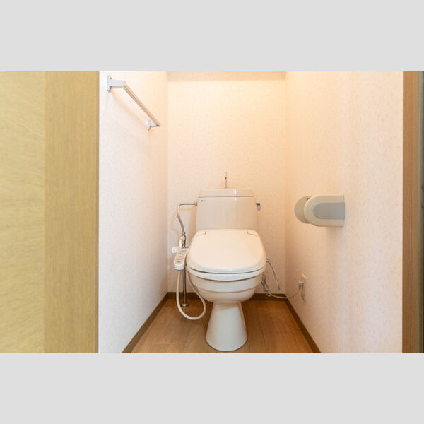トイレ (トイレ)