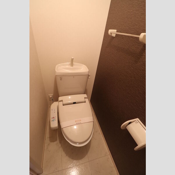 トイレ (トイレ)
