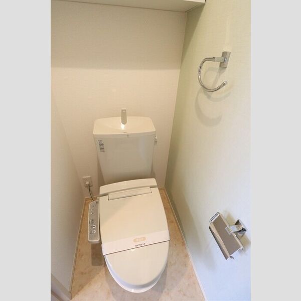 トイレ (トイレ)