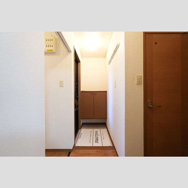 玄関 (A102・玄関)