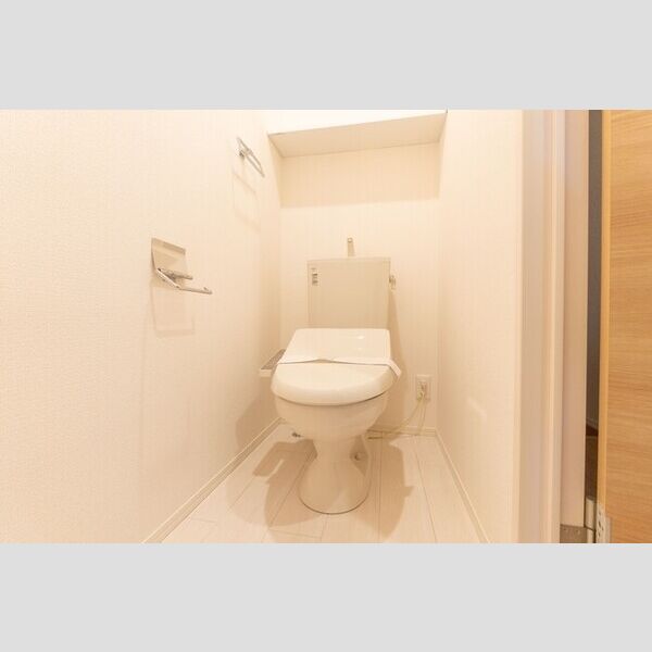 トイレ (トイレ)