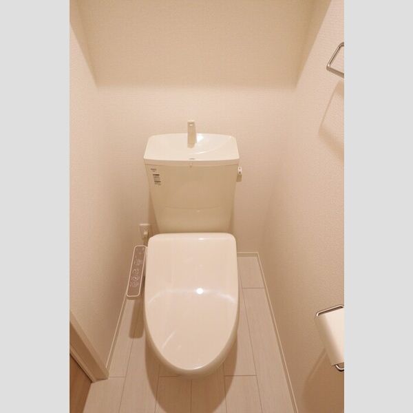 トイレ (トイレ)